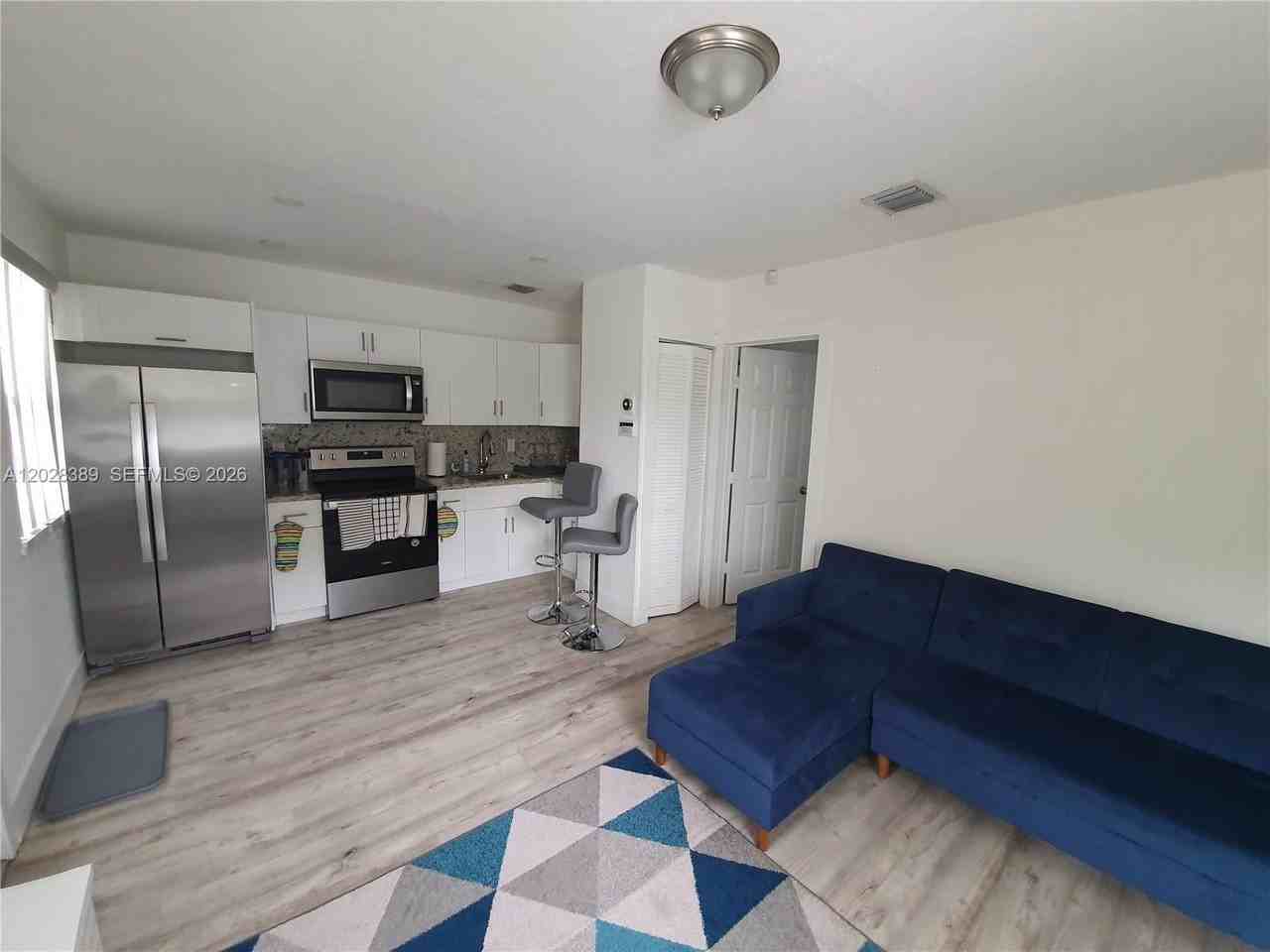 2392 Nw 9th St #2392 - Photo 3 of 11