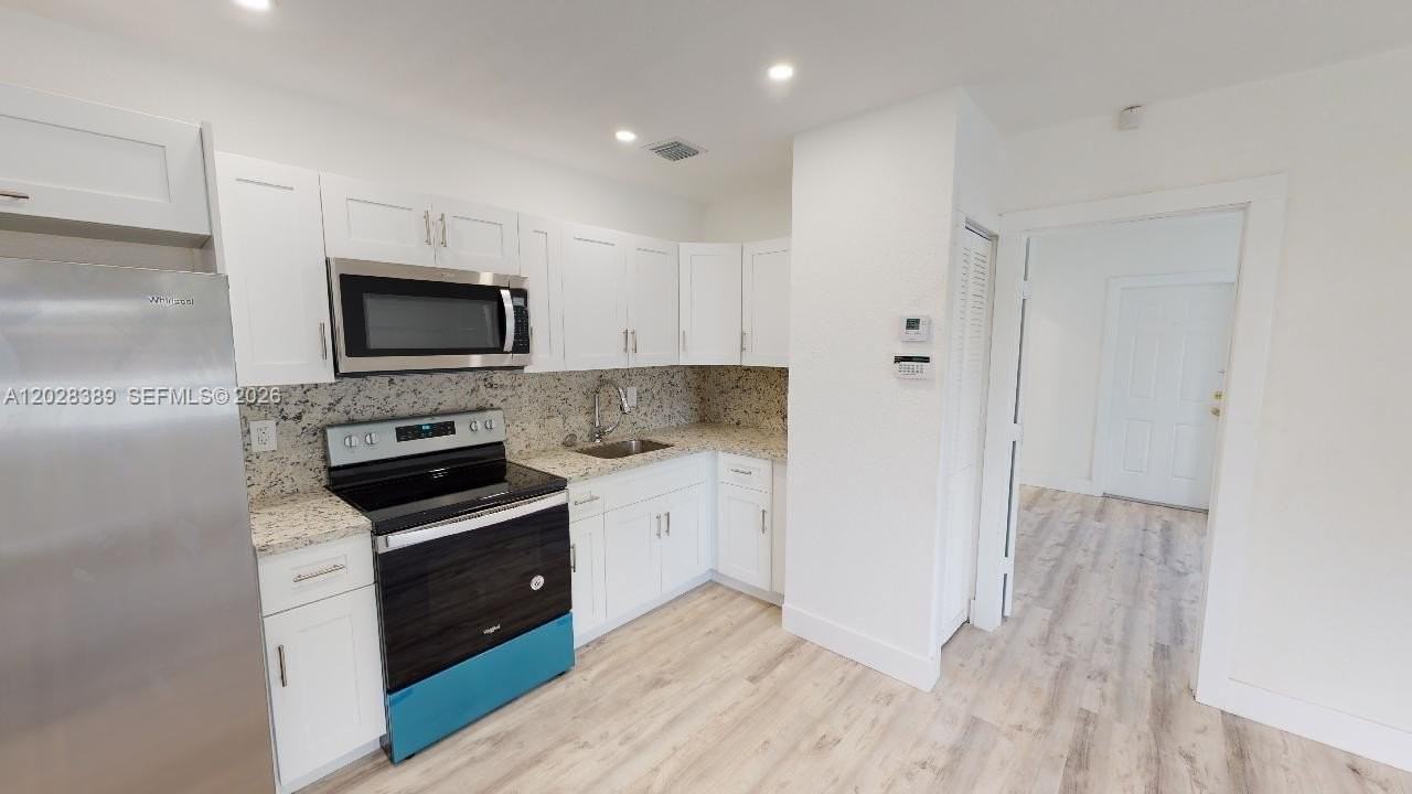 2392 Nw 9th St #2392 - Photo 4 of 11
