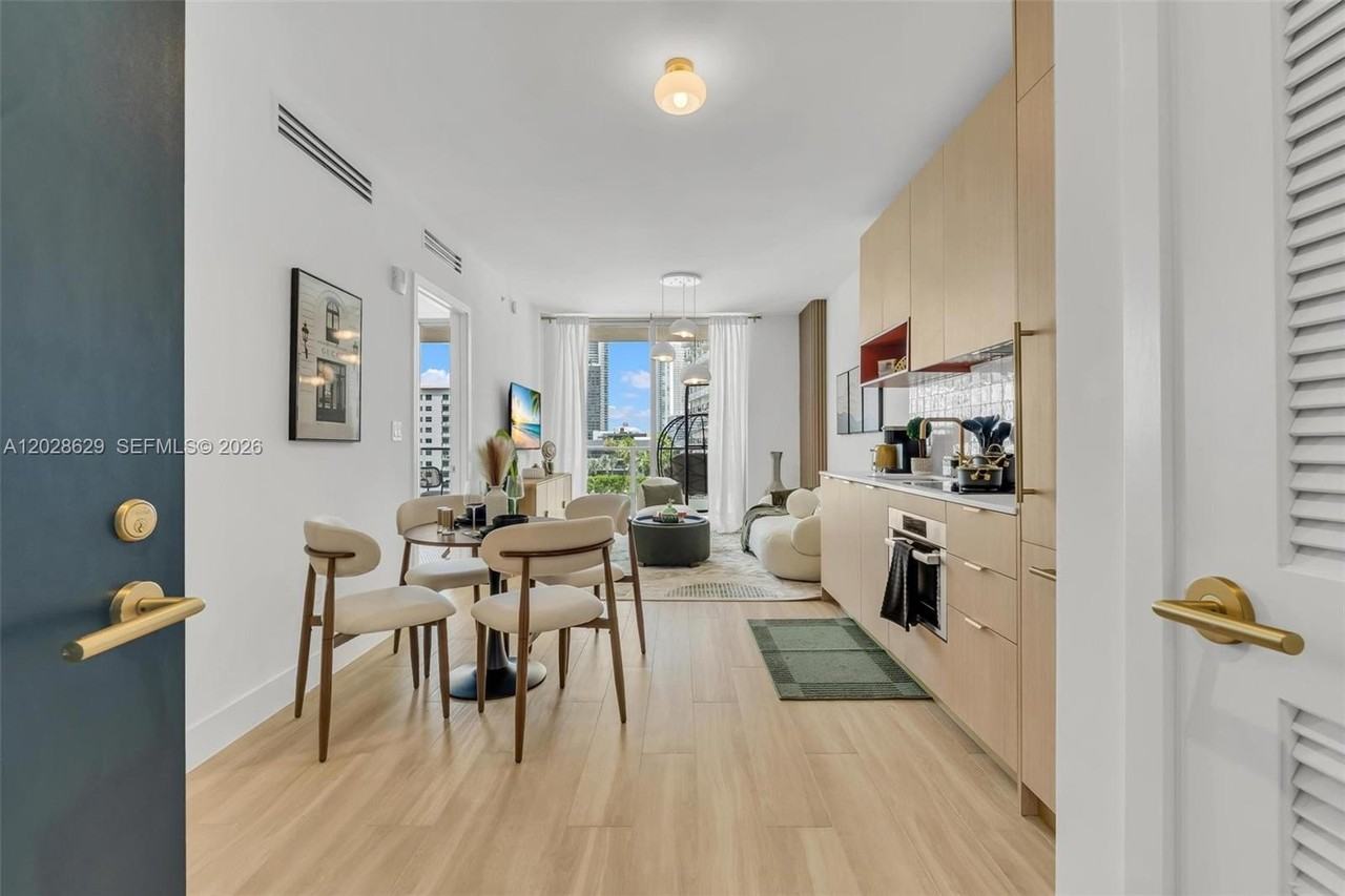 90 Nw 32nd St #909 - Photo 4 of 28