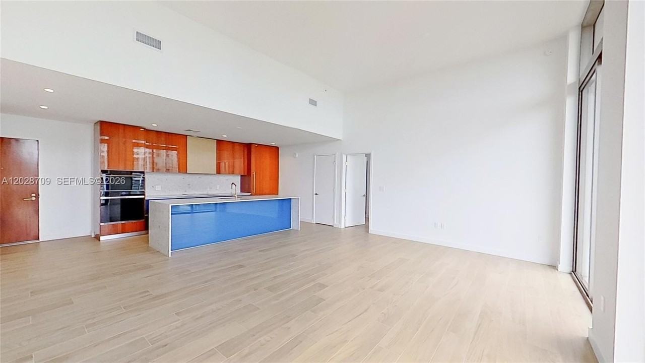 2678 Tigertail Ave #813 - Photo 6 of 36