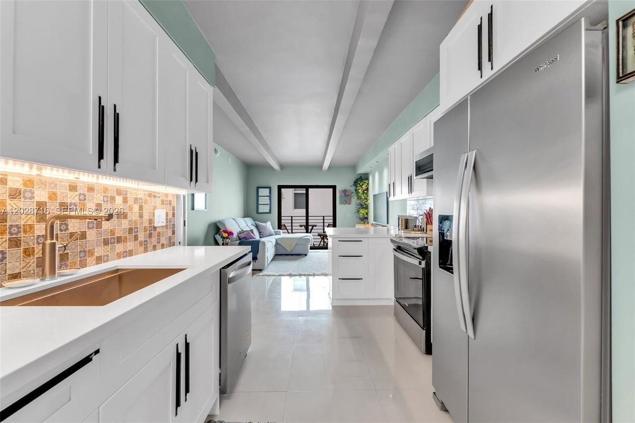 1225 West Ave #503 - Photo 4 of 25