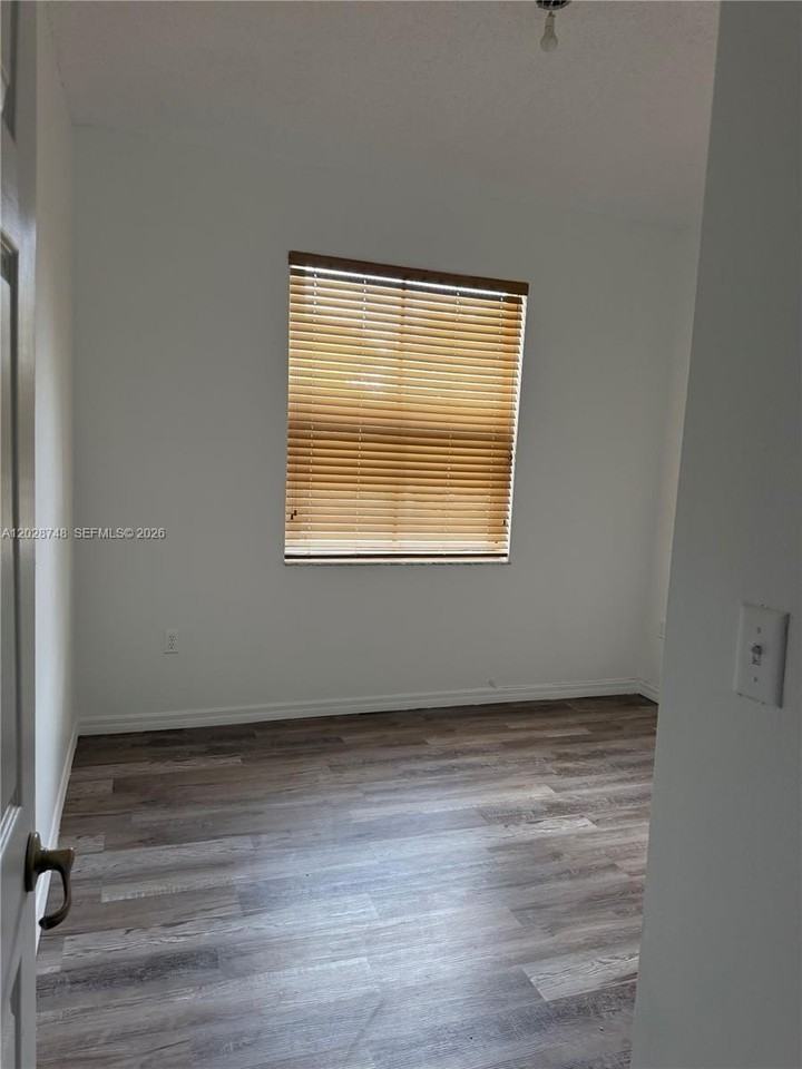 994 Ne 42nd Ter #0 - Photo 3 of 14