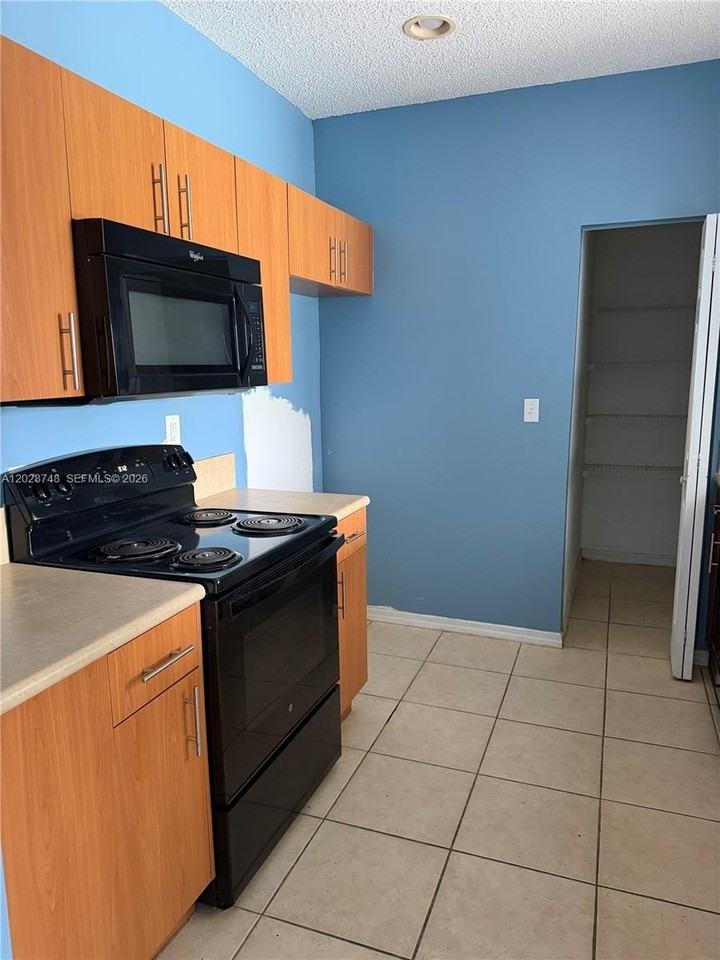 994 Ne 42nd Ter #0 - Photo 5 of 14