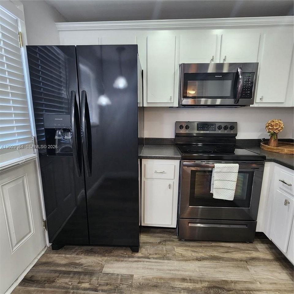 900 Ne 12th Ave #406 - Photo 3 of 31