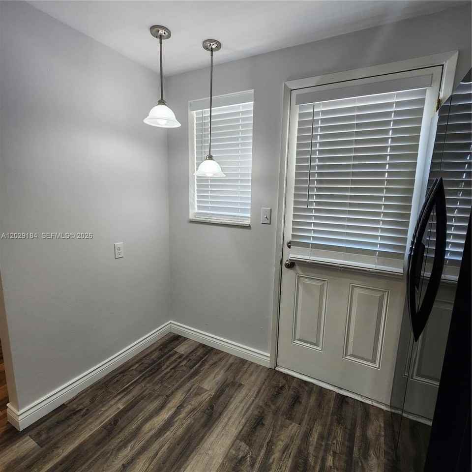900 Ne 12th Ave #406 - Photo 4 of 31