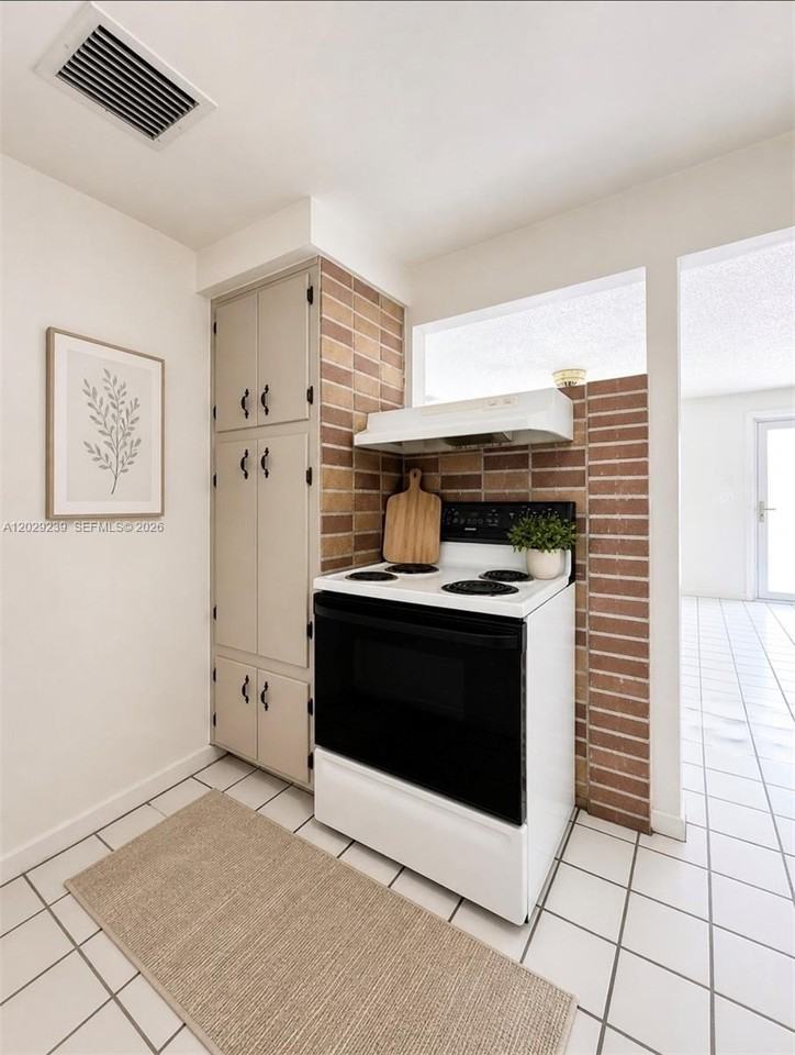 2040 Nw 29th Ter #2040 - Photo 2 of 5