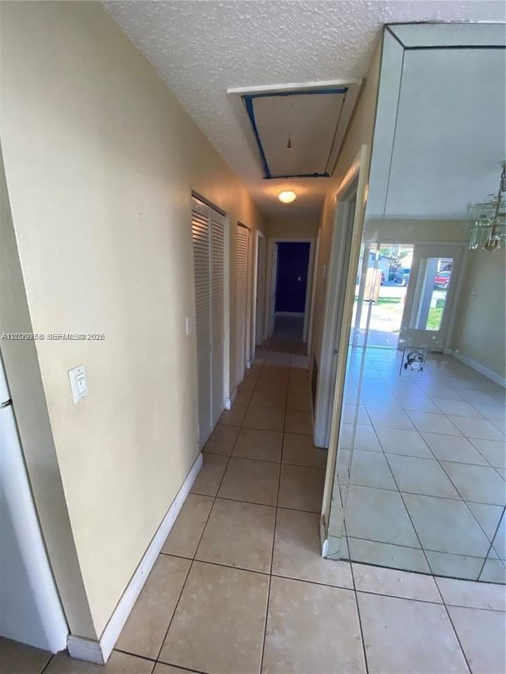 6162 Sw 5th St - Photo 4 of 5