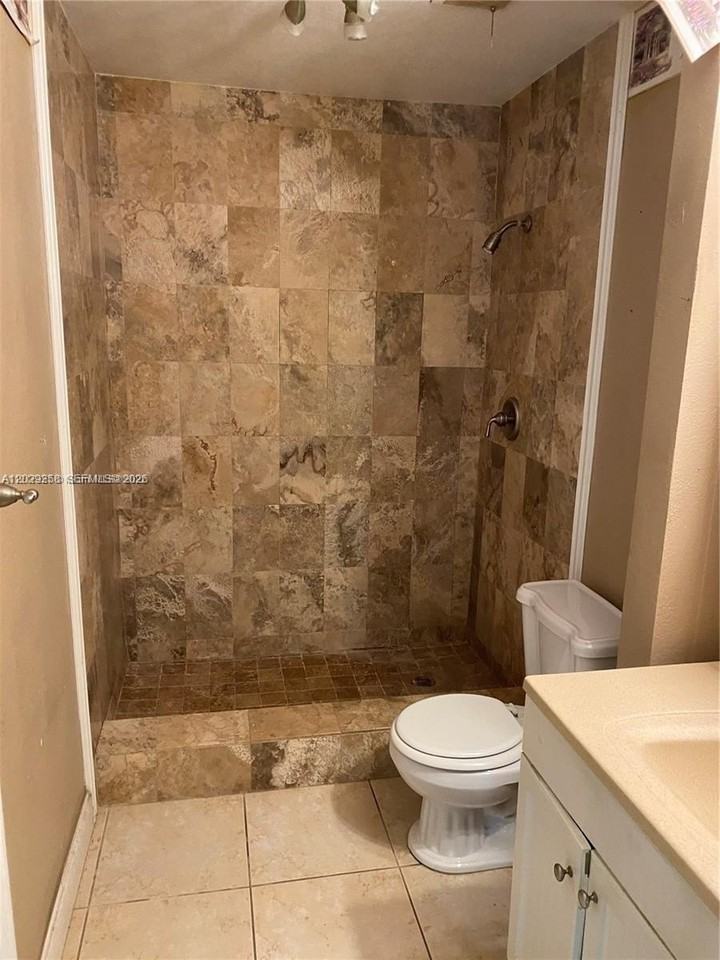 6162 Sw 5th St - Photo 5 of 5