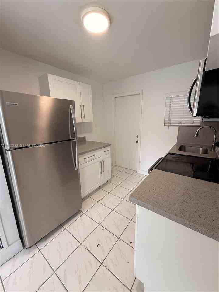 2420 Nw 31st St #3 - Photo 4 of 10