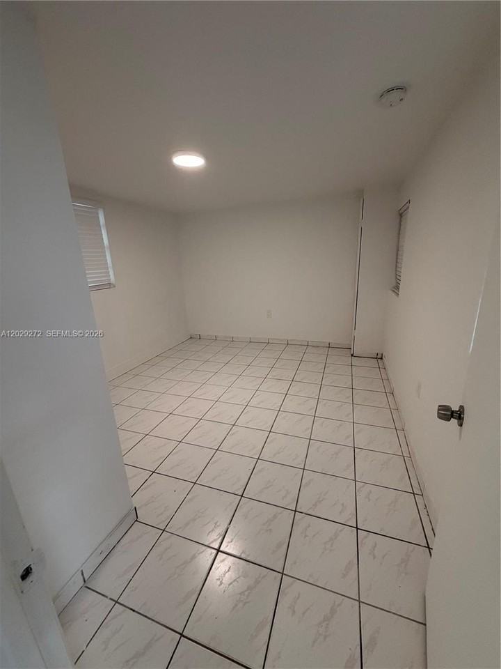 2420 Nw 31st St #3 - Photo 6 of 10