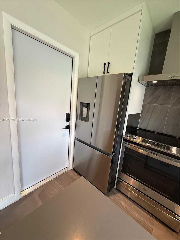657 Ne 92nd St #4E - Photo 5 of 29