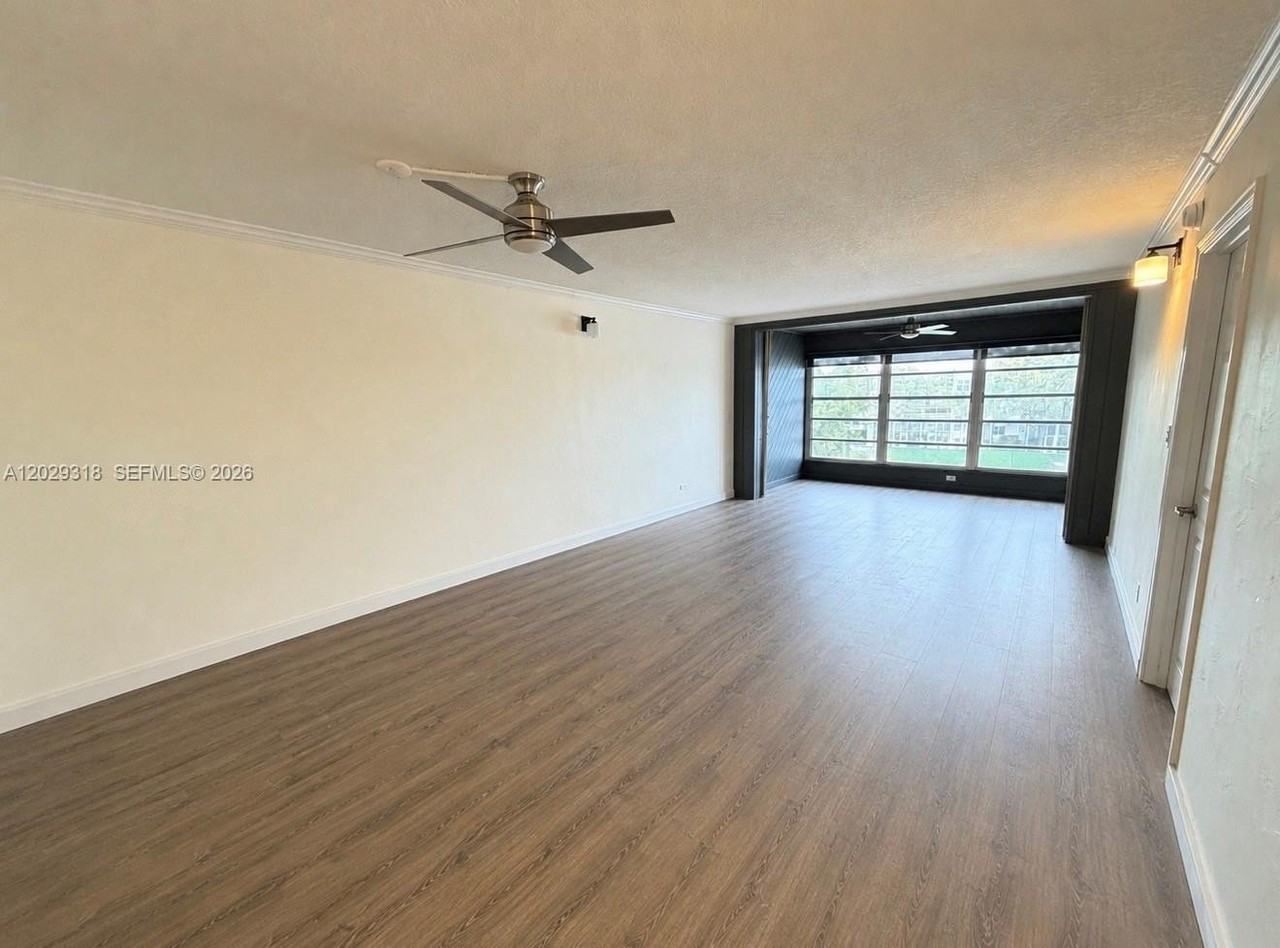 9235 Lagoon Pl #402 - Photo 4 of 22
