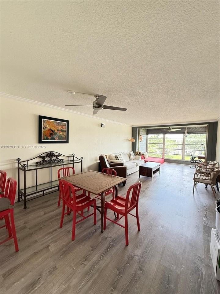9235 Lagoon Pl #402 - Photo 7 of 22