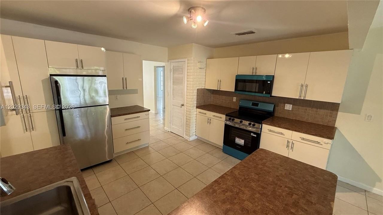 3199 Coral Hills Dr #3 - Photo 5 of 22