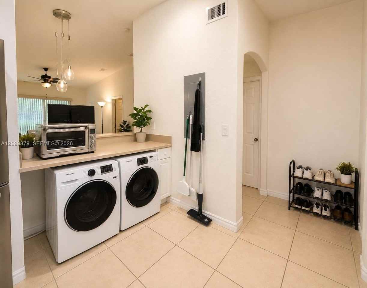 3856 Sw 48th Ave #3856 - Photo 2 of 14