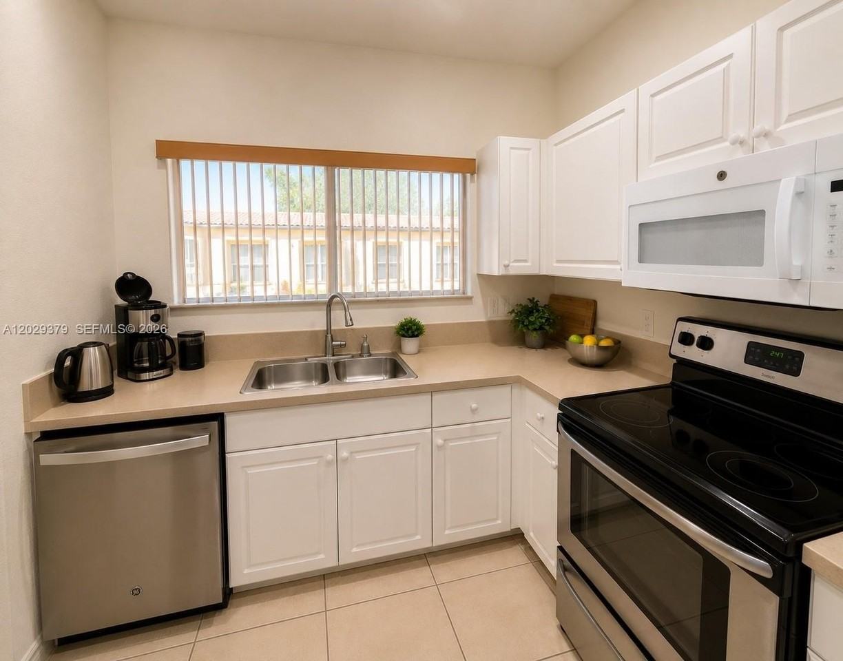 3856 Sw 48th Ave #3856 - Photo 4 of 14