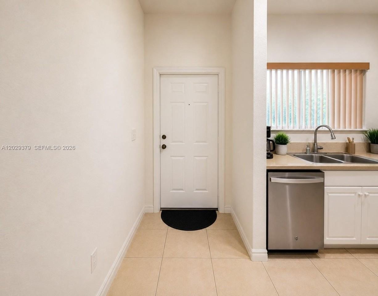 3856 Sw 48th Ave #3856 - Photo 5 of 14
