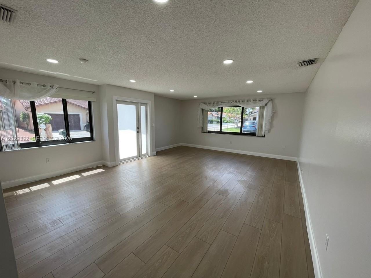 1727 Sw 136th Pl - Photo 2 of 16