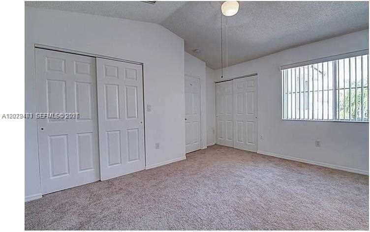960 Corkwood St - Photo 7 of 15