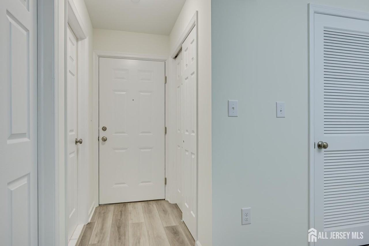 1223 Waterford Dr - Photo 4 of 13