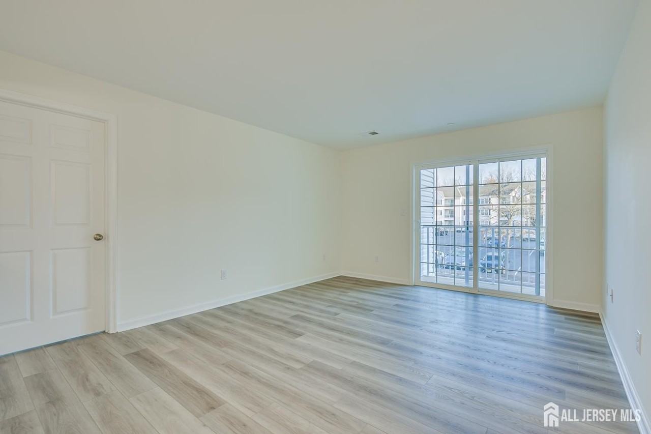 1223 Waterford Dr - Photo 5 of 13