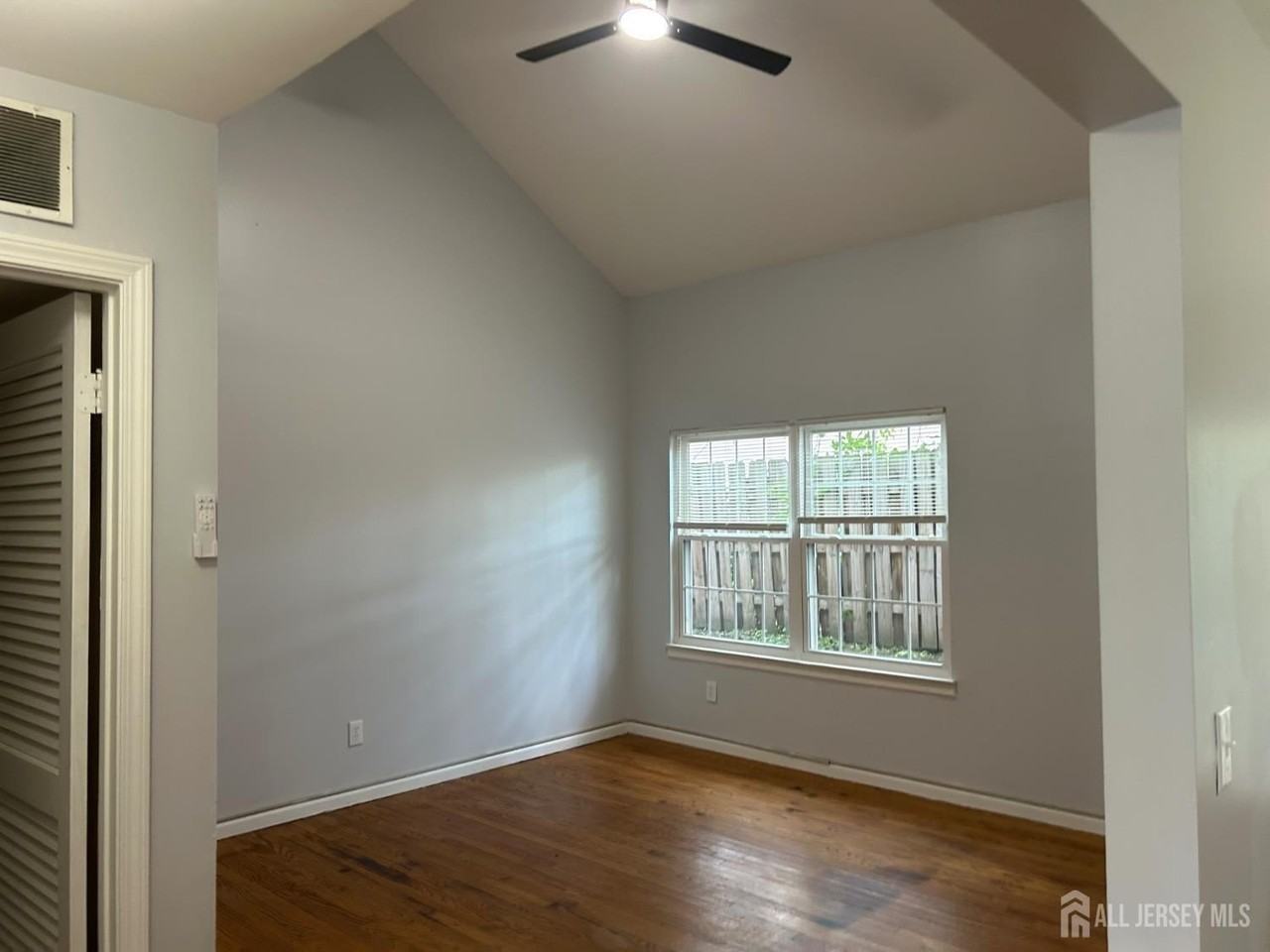 28 Renaissance Ln - Photo 6 of 12