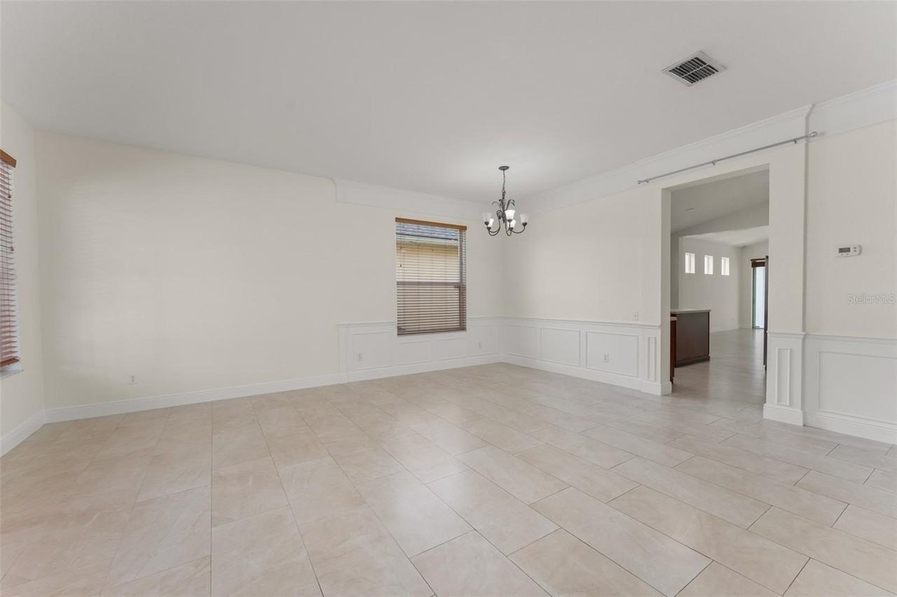 8838 Abbotsbury Dr - Photo 3 of 30