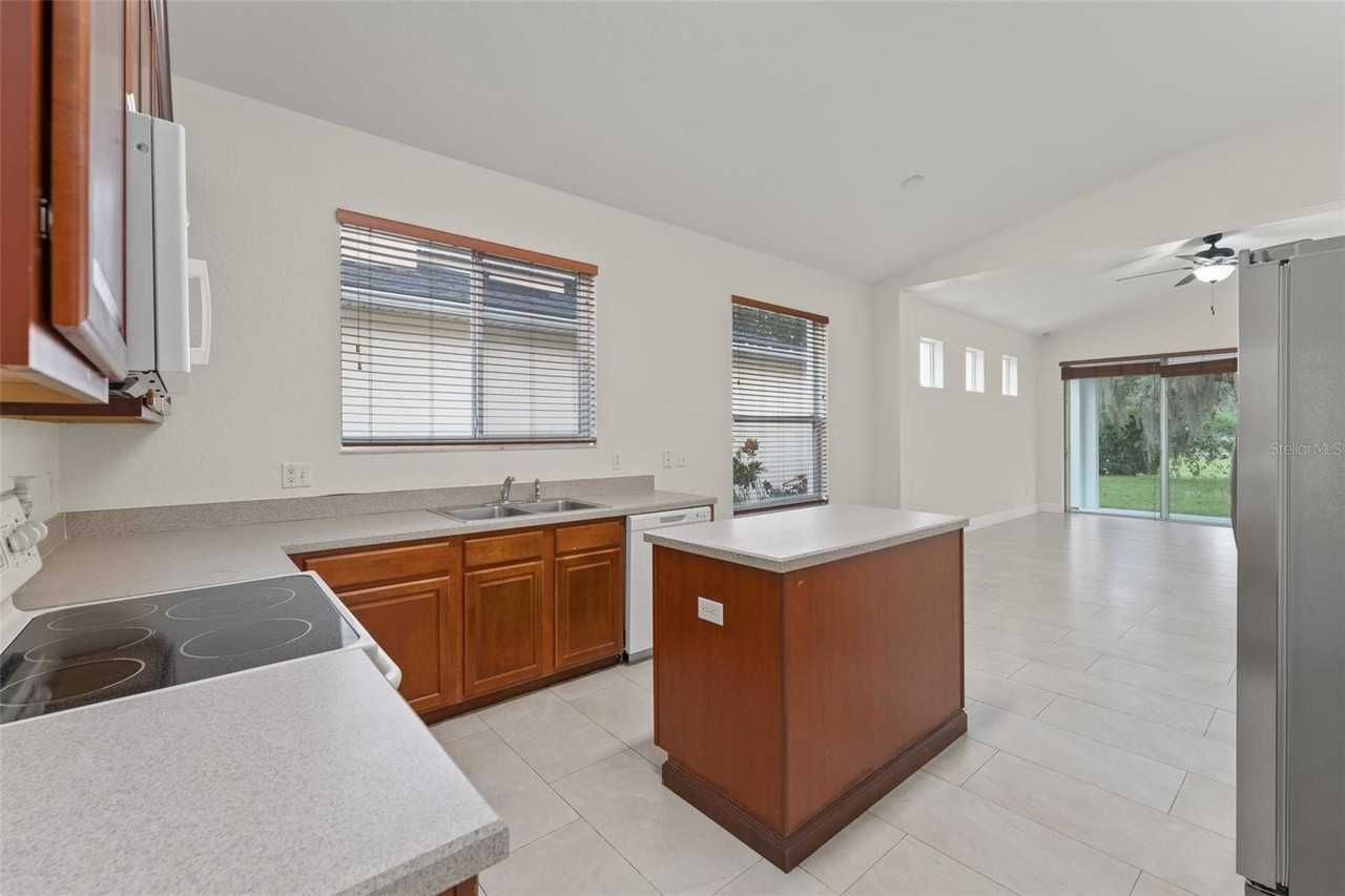 8838 Abbotsbury Dr - Photo 7 of 30