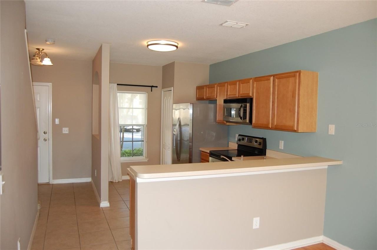 423 Wilton Cir - Photo 4 of 21