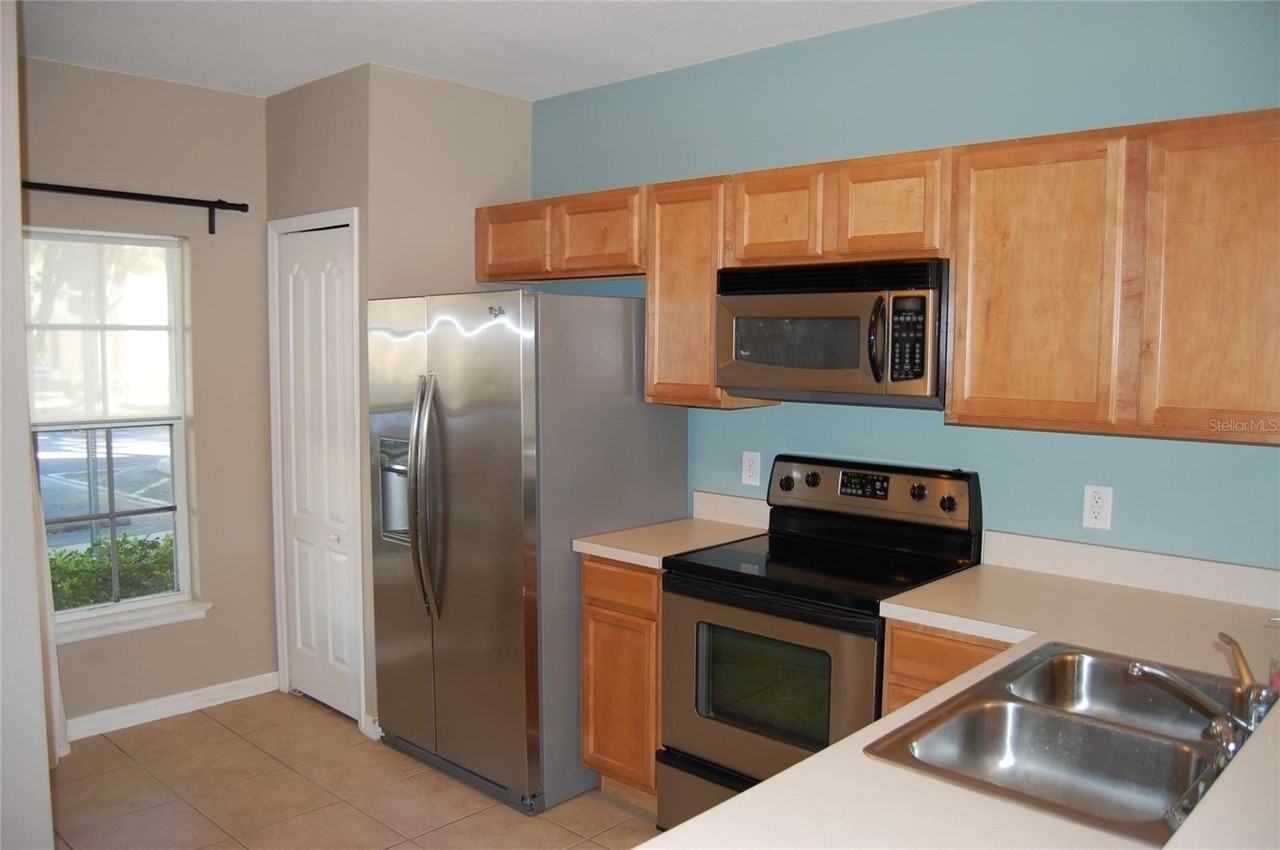 423 Wilton Cir - Photo 5 of 21