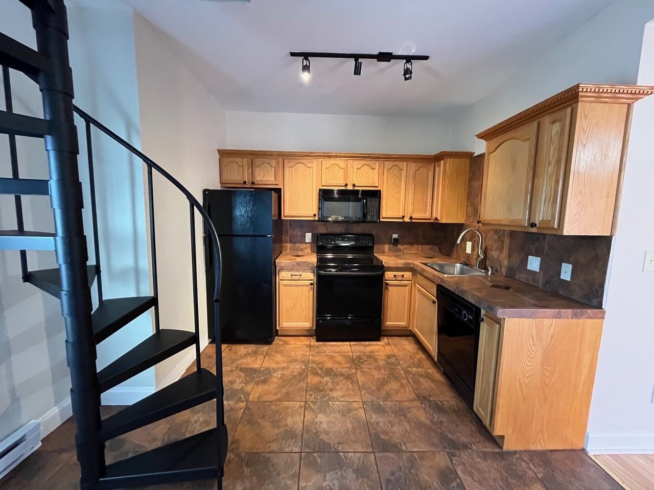 521 S Braddock Ave Apt 2r #2R - Photo 4 of 49