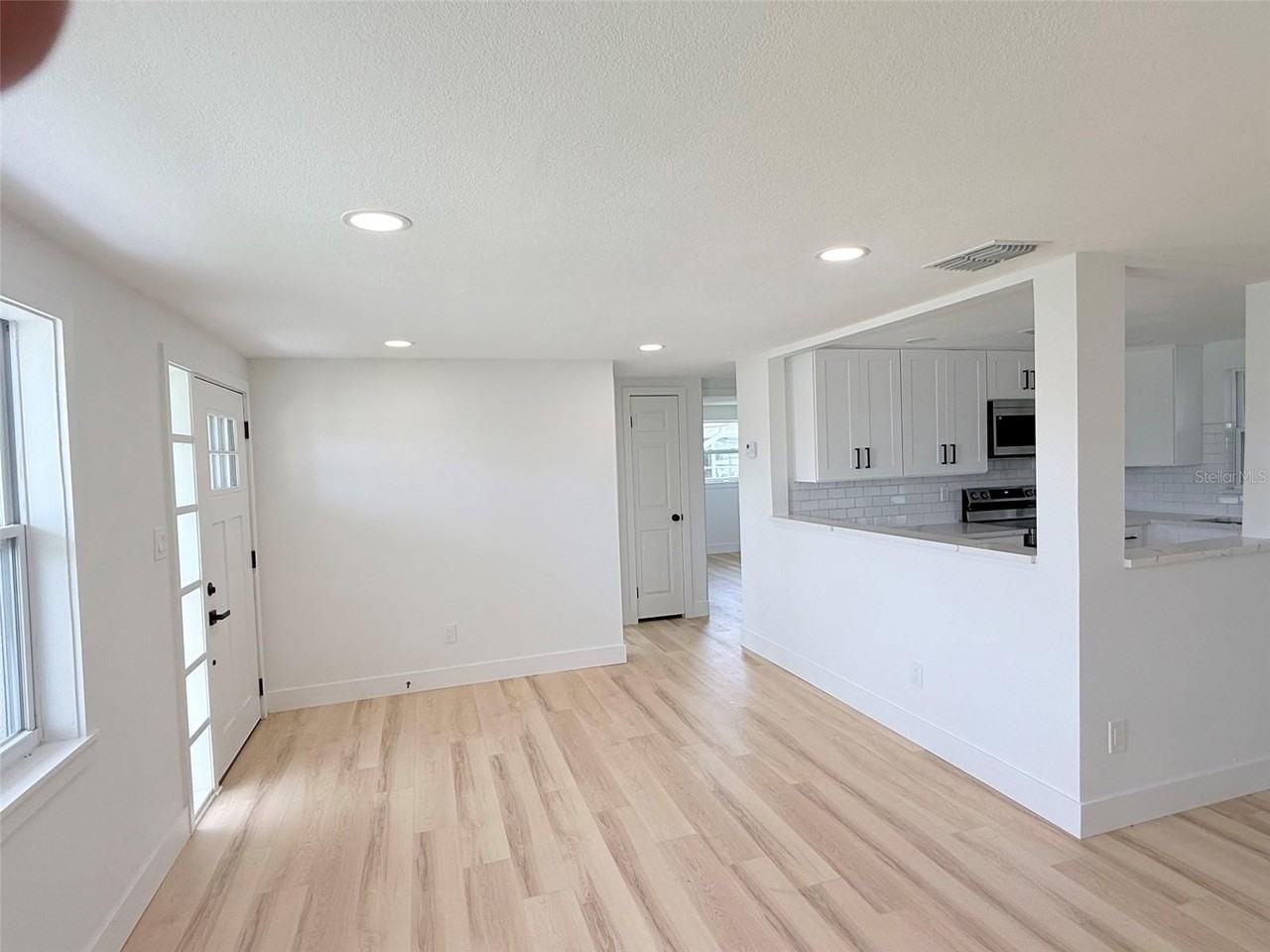 13617 Frances Ave - Photo 4 of 27