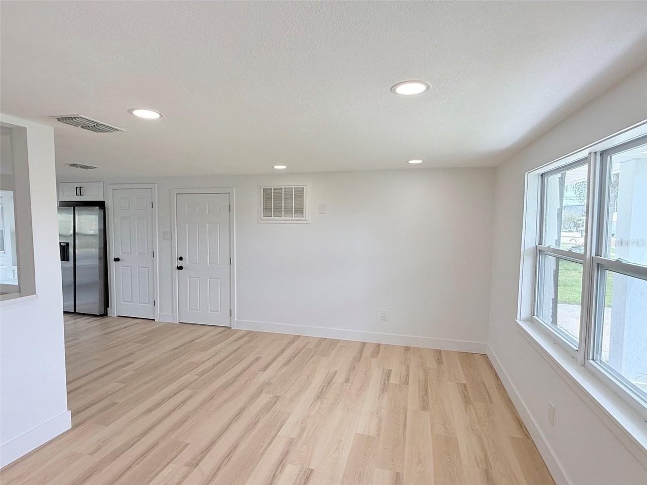 13617 Frances Ave - Photo 5 of 27