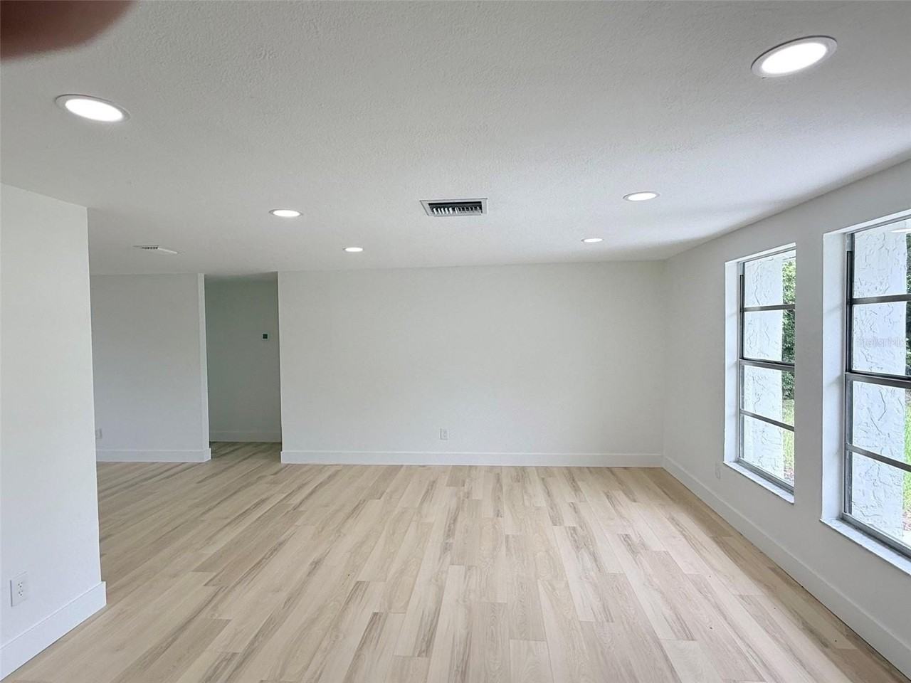8512 Longboat Ln - Photo 2 of 38
