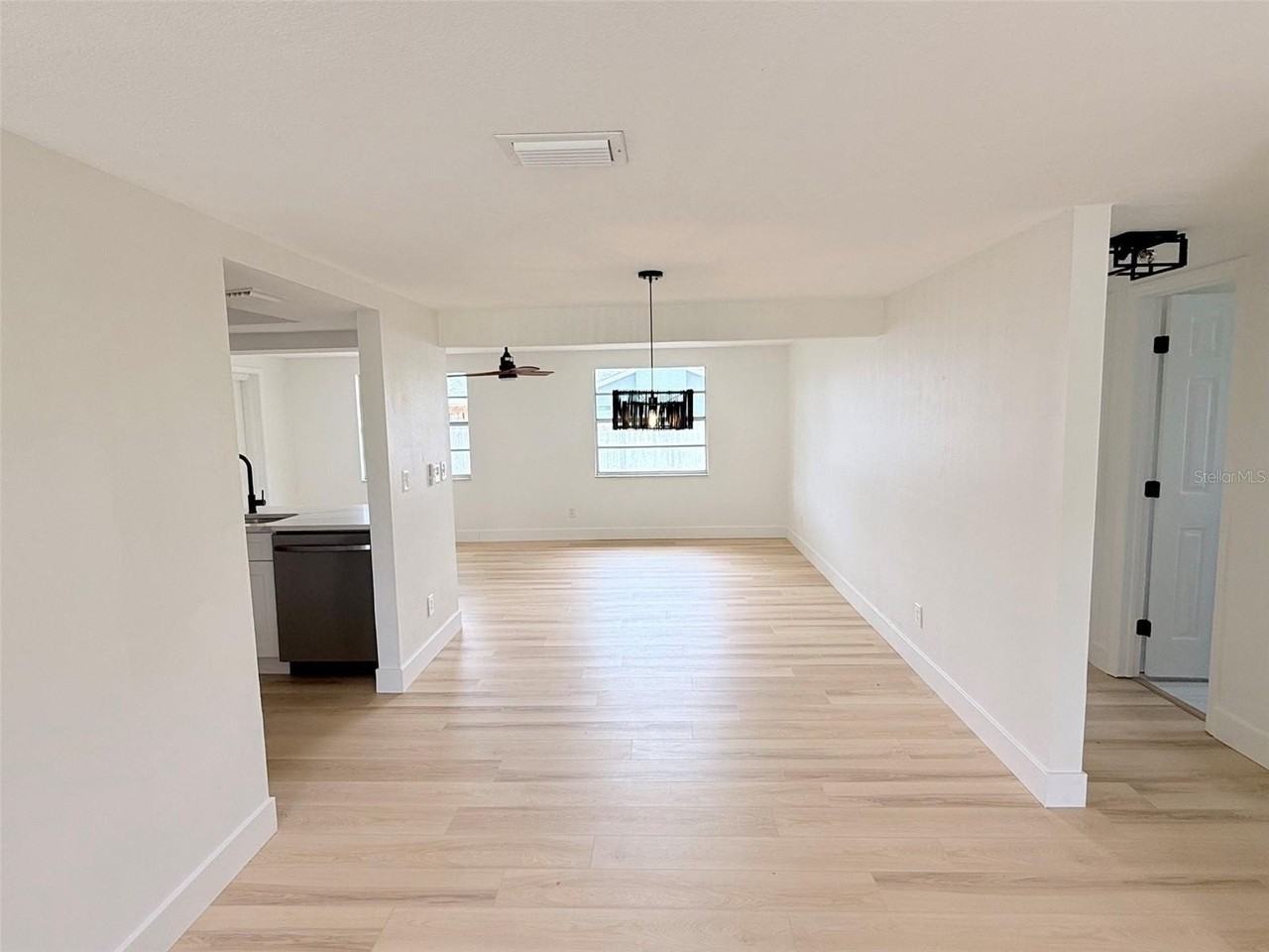 8512 Longboat Ln - Photo 6 of 38