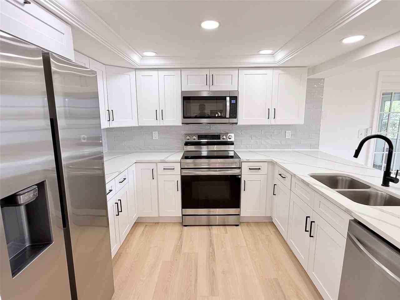8512 Longboat Ln - Photo 7 of 38