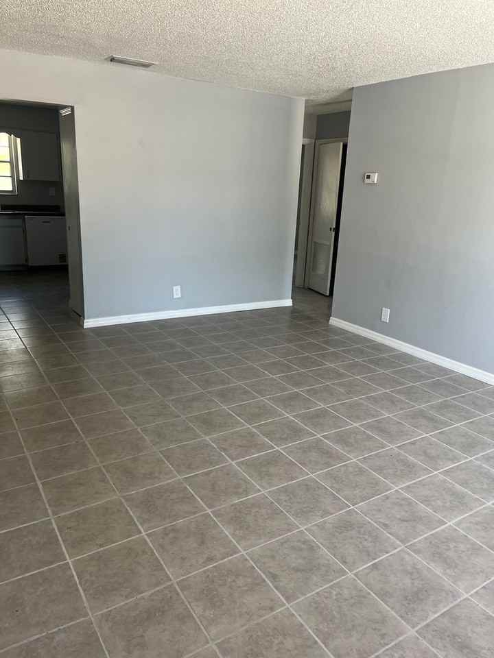 2009 Kelley Ave - Photo 3 of 9