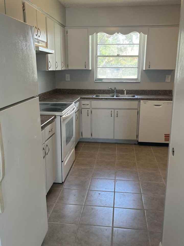2009 Kelley Ave - Photo 4 of 9