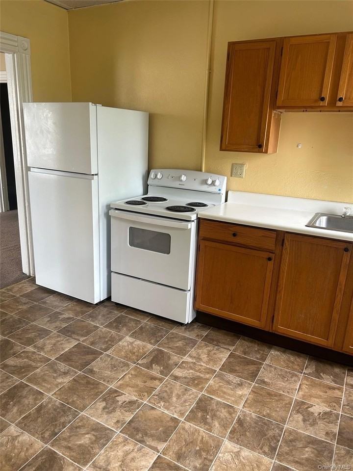 148 Clinton St #4 - Photo 2 of 7