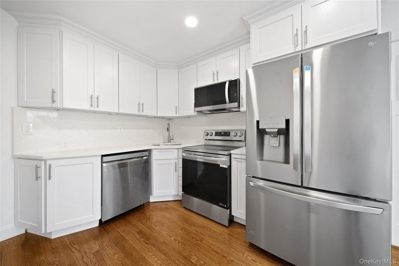 3914 Waverly Ave #2 - Photo 3 of 12
