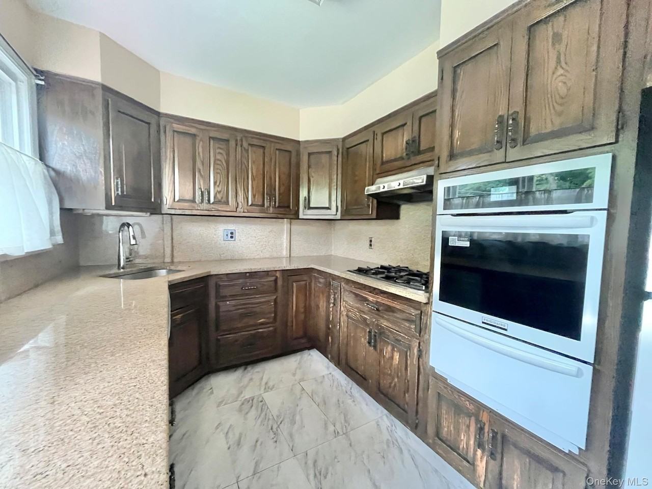 9 Ferndale Pl - Photo 3 of 18