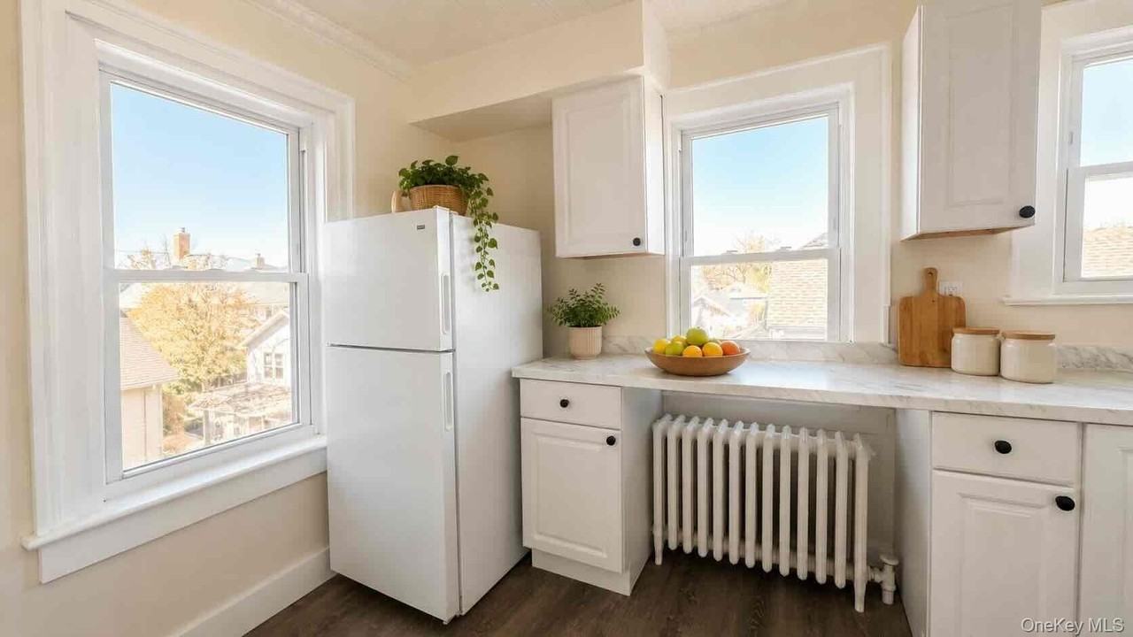 275 Bayville Ave #2W - Photo 4 of 8
