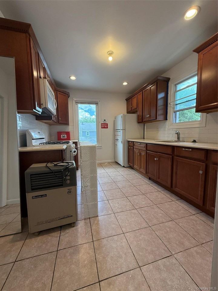 13746 Bedell St - Photo 4 of 8