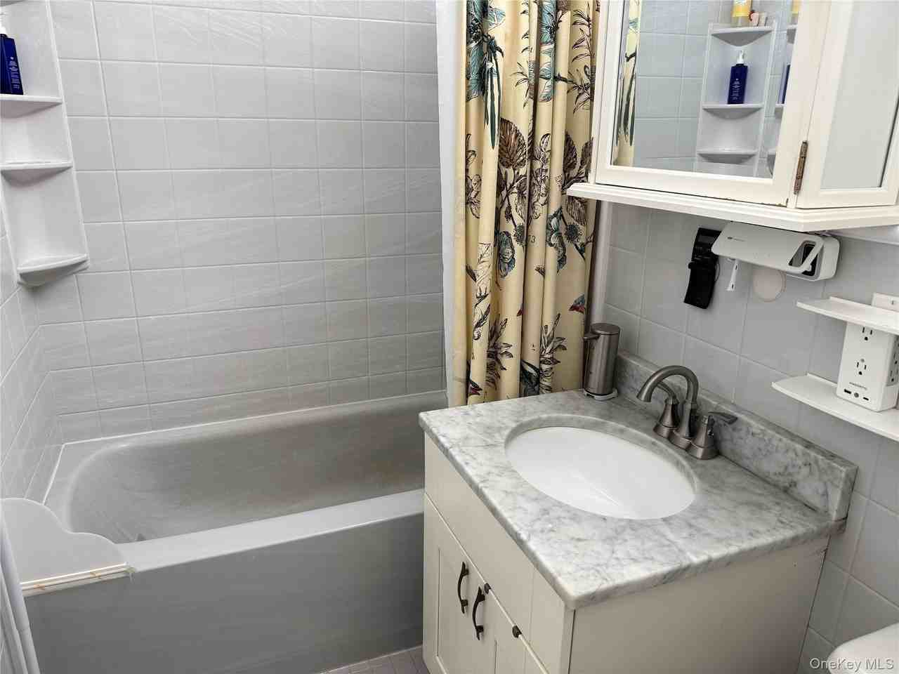 175 Maple Ave #4J - Photo 7 of 12
