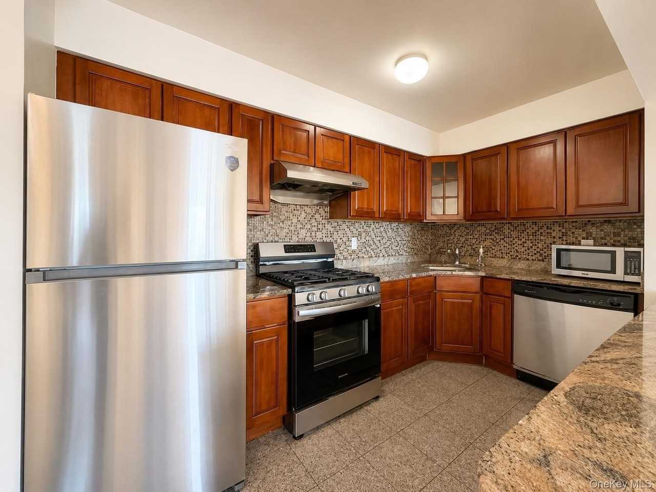 4911 108th St #4A - Photo 5 of 11
