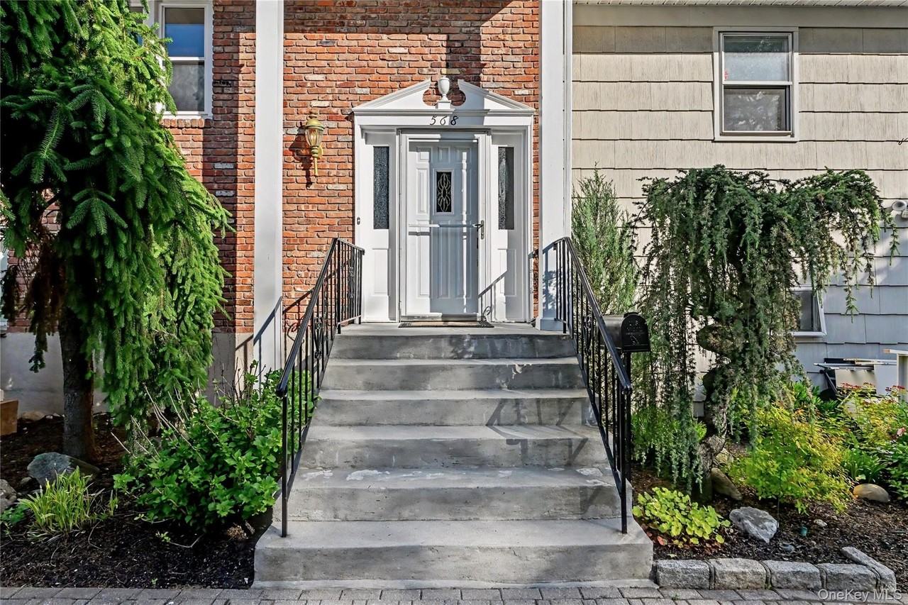 568 Manville Rd - Photo 2 of 32