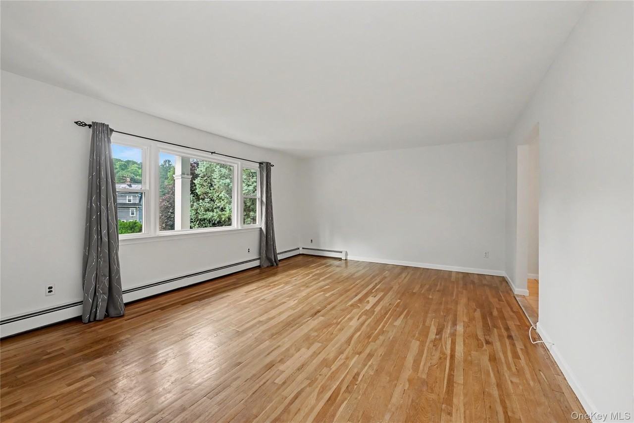 568 Manville Rd - Photo 4 of 32