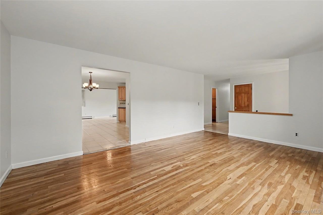 568 Manville Rd - Photo 6 of 32