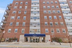 featured image of 750 Shore Rd #2G