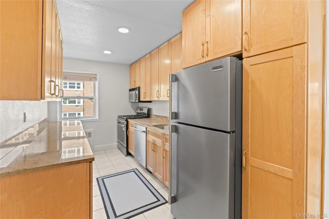 750 Shore Rd #2G - Photo 6 of 46